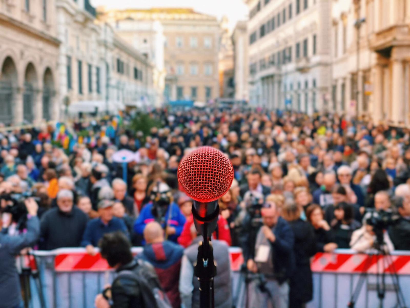 Le Sardine a Roma, “Abrogare i decreti sicurezza”