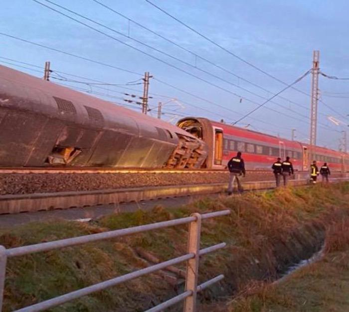 Alta Velocità, deraglia treno a Lodi, morti due ferrovieri