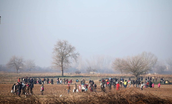 Migranti, l’appello del Centro Astalli “L’Ue ricollochi chi è bloccato in Grecia”