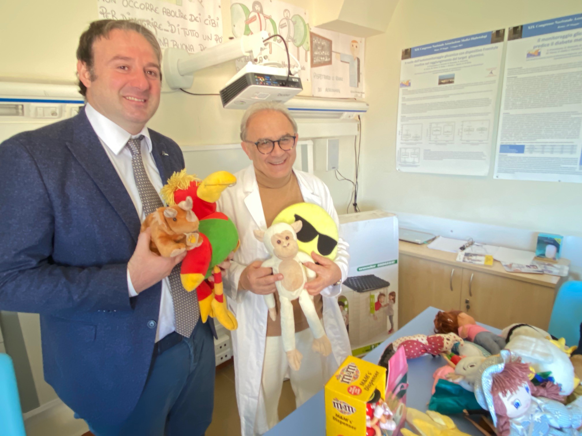 Gesap dona orsetti e bambole all’Ospedale di Partinico