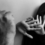 Diminuiscono ancora gli omicidi in Italia, ma non quelli dove vittime sono le donne