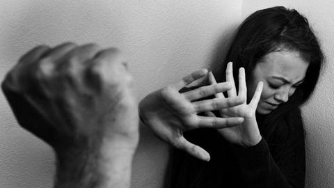 Diminuiscono ancora gli omicidi in Italia, ma non quelli dove vittime sono le donne Diminuiscono ancora gli omicidi in Italia, ma non quelli dove vittime sono le donne