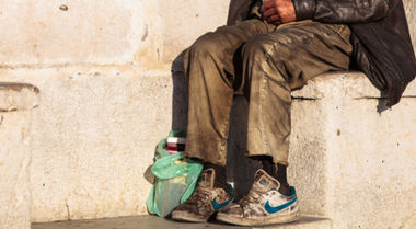 Anziani soli e clochard, “Nell’emergenza Coronavirus è importante non abbandonare chi ha più bisogno”