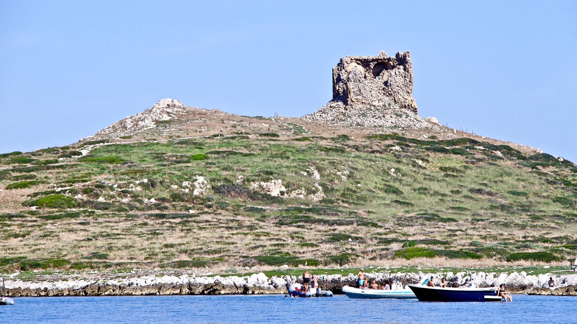 350.000 donne per acquistare Isola delle femmine