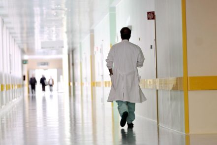 Aggressioni a medici e operatori sanitari, Fnomceo “Rafforzare le leggi vigenti”