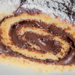 Gli italiani scoprono l’amore per pane e dolci fatti in casa