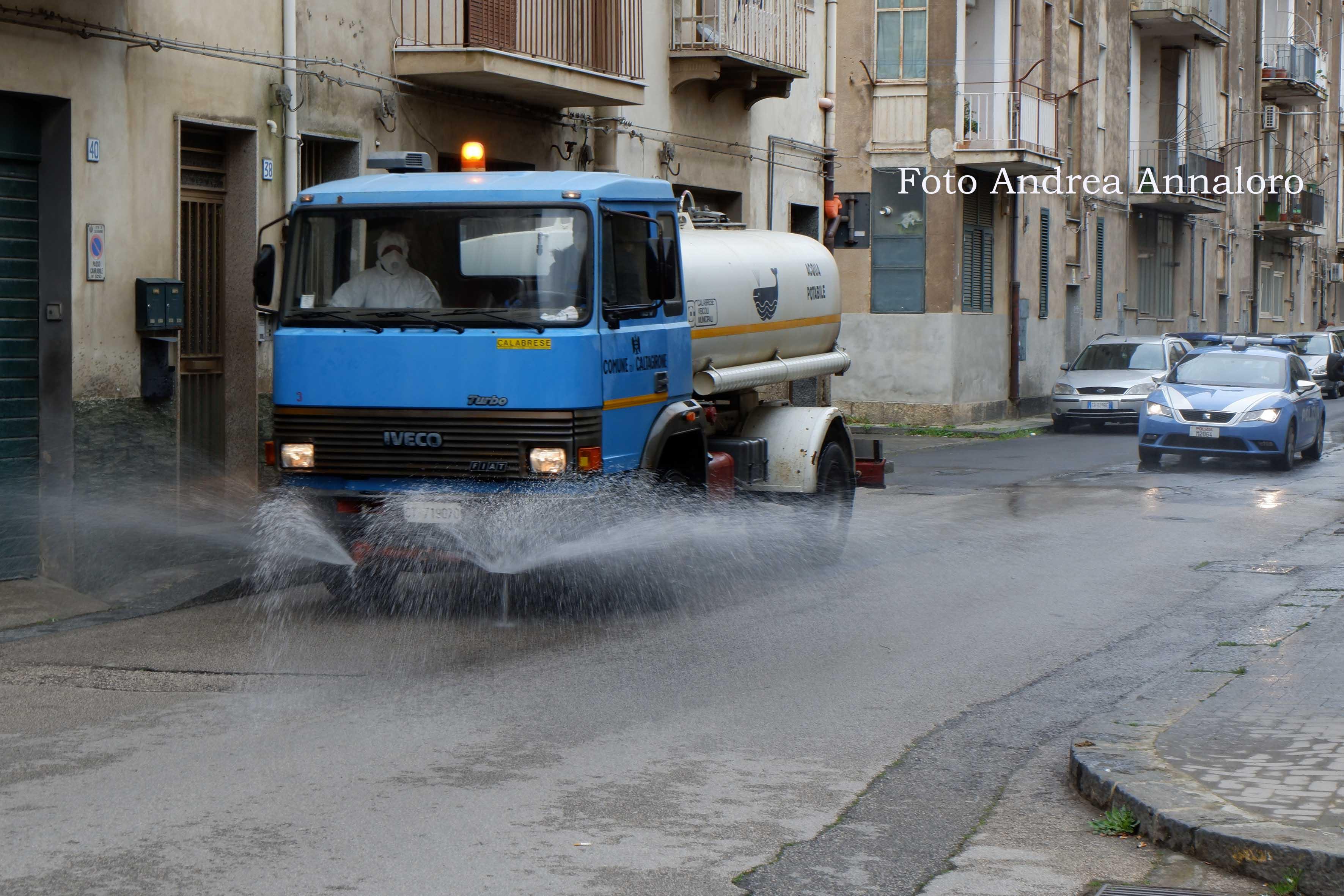 Caltagirone, sanificazione delle strade cittadine al via