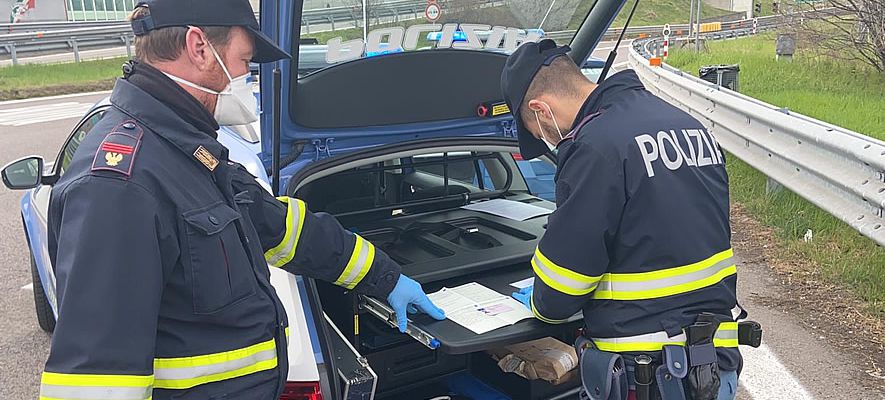 Palermo, calcio in strada, bagni e fuochi d’artificio le scuse per uscire