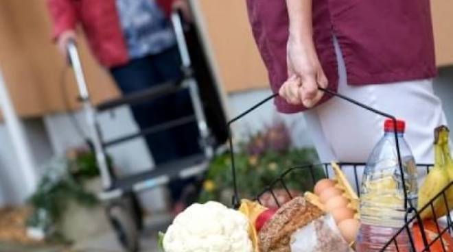 Coronavirus, Adiconsum “Comuni aiutino i negozi nelle consegne di cibo alle fasce deboli”