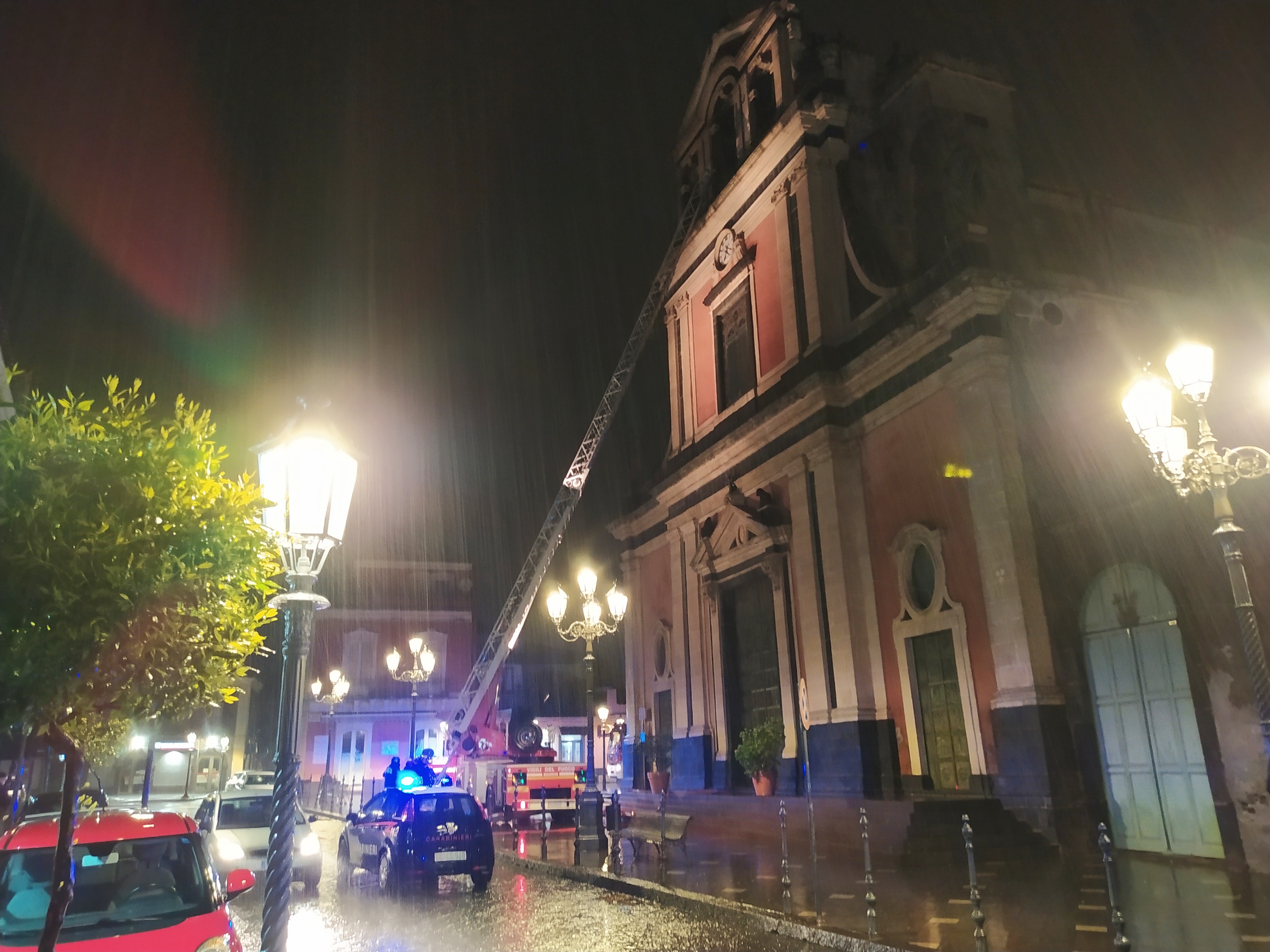 Fulmine sulla Chiesa di San Vito a Mascalucia (Ct), tanta paura, ma “nulla di grave”