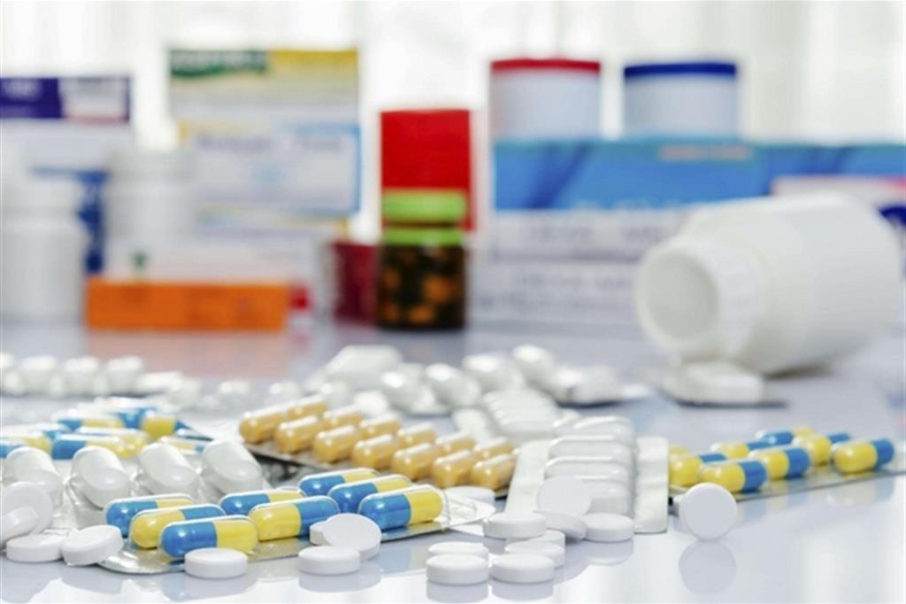 Coronavirus e farmaci, l’Iss avverte “In nessun caso ricorrere a terapie fai da te”