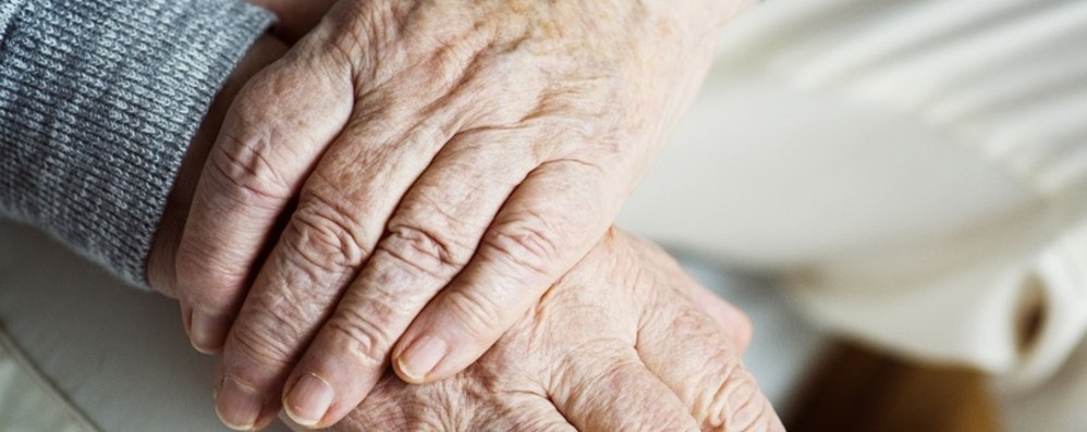 Coronavirus, è emergenza nelle case di riposo, dai geriatri uno studio per proteggere gli anziani Coronavirus, è emergenza nelle case di riposo, dai geriatri uno studio per proteggere gli anziani