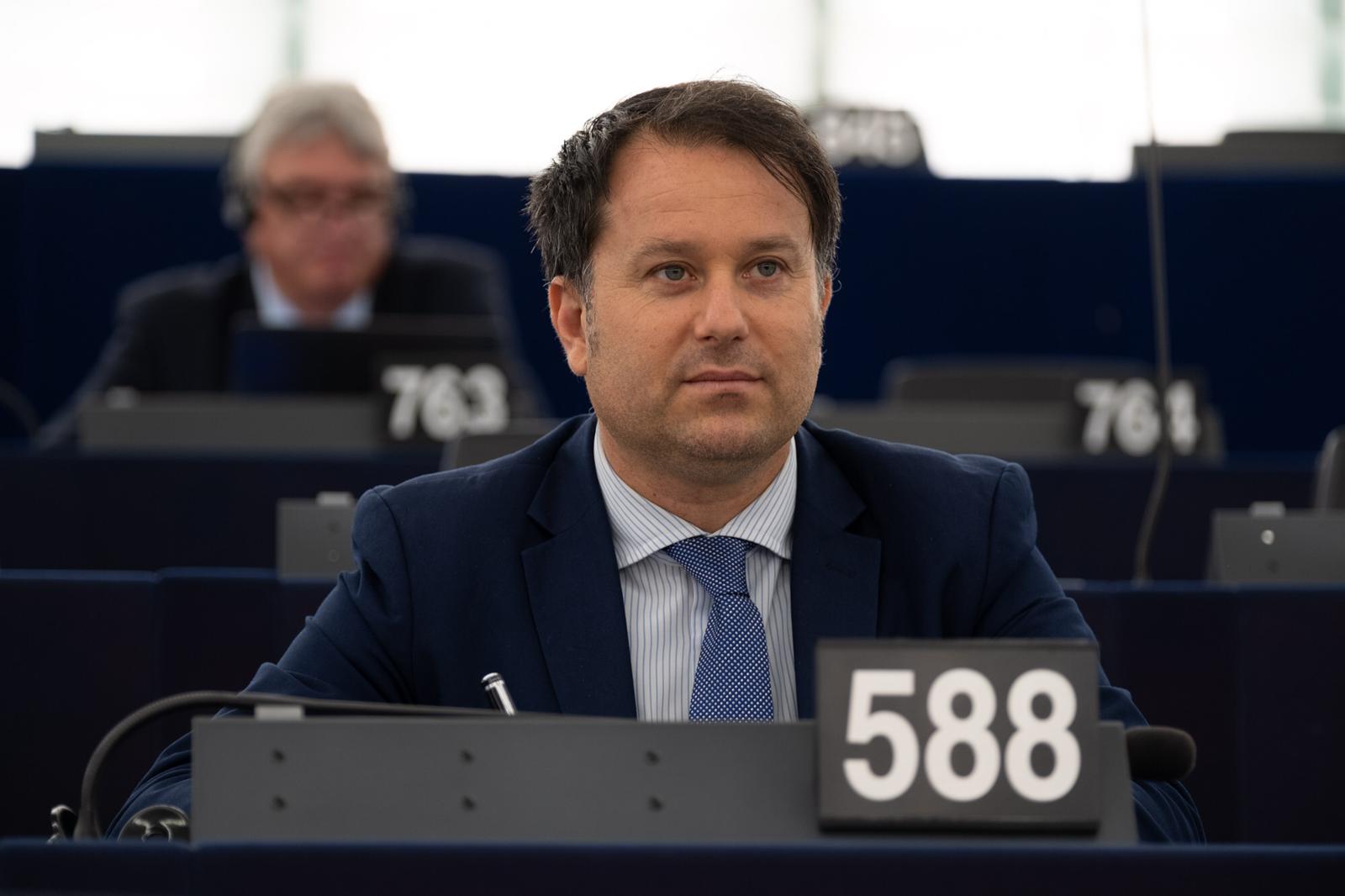 Milazzo (Fi): “In Sicilia qualcuno vuole distruggere il partito”