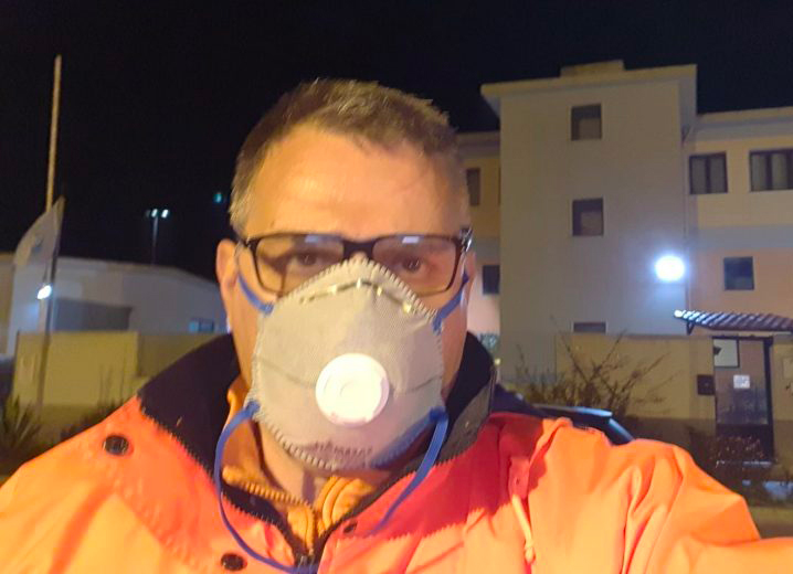 Raccolta rifiuti, operatori in strada senza tutele per difendersi dal virus