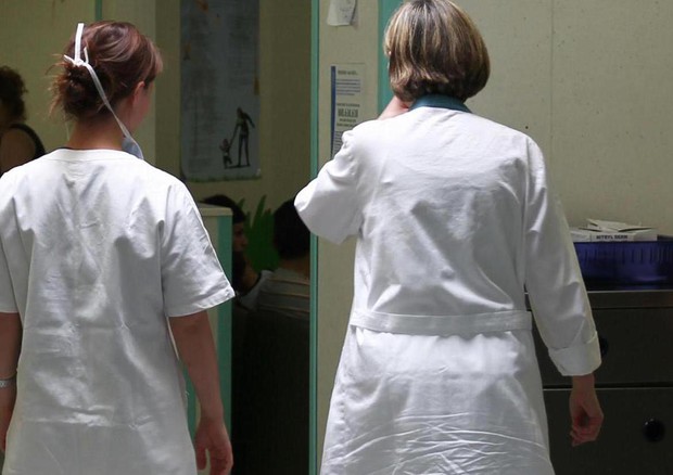 Aggrediti in media 13 infermieri al giorno, per lo più donne