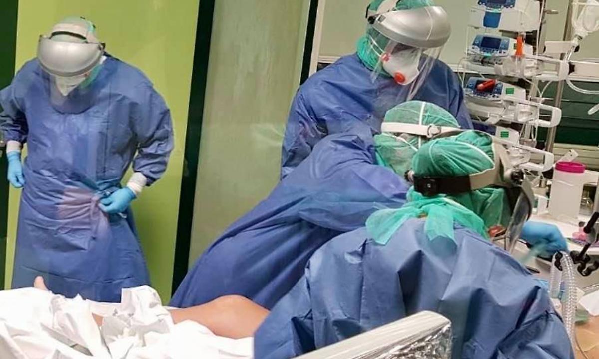 Medici e personale sanitario, formazione “bloccata”