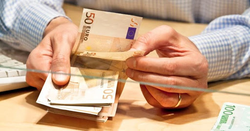 Banche, avanza la desertificazione: per 4 milioni di italiani la filiale è un miraggio Banche, avanza la desertificazione: per 4 milioni di italiani la filiale è un miraggio