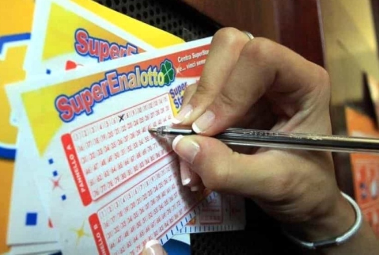 SuperEnalotto, Sicilia ancora fortunata: centrati due “5” da 43mila euro SuperEnalotto, Sicilia ancora fortunata: centrati due “5” da 43mila euro