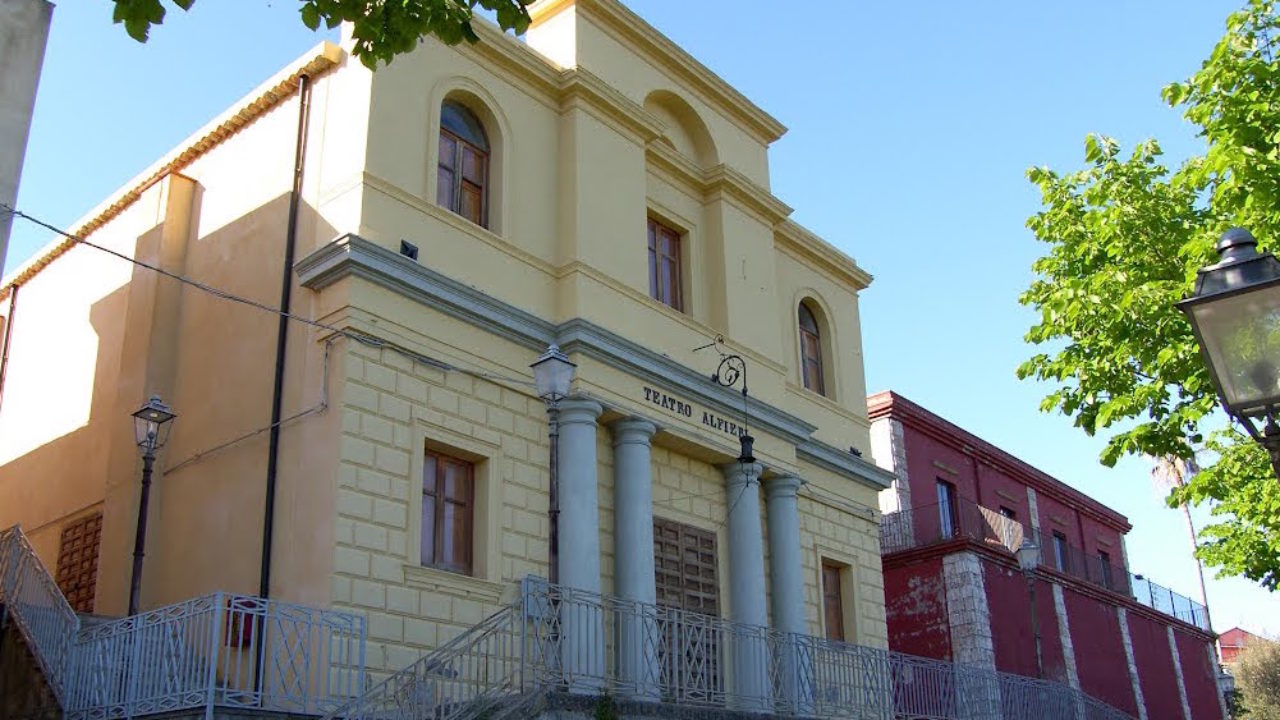 Il Teatro per scacciar via le brutture di oggi