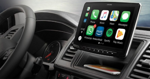 Display touchscreen su un’auto pericoloso più di alcool e cannabis Display touchscreen su un’auto pericoloso più di alcool e cannabis