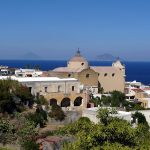 Una primavera nera per le isole Eolie