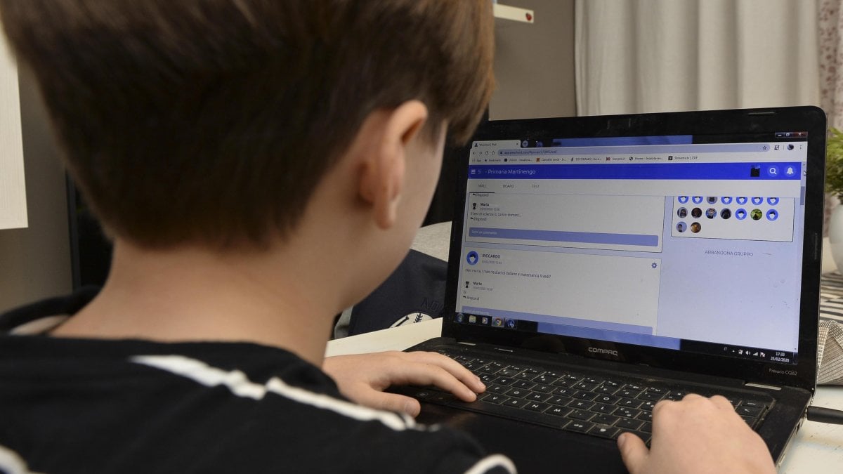 Scuola e Coronavirus, le difficili scelte dei Governi