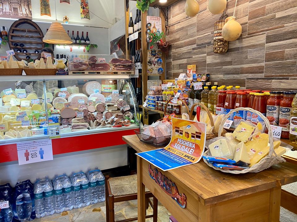 Alla Pescheria di Catania “sbarca” la spesa solidale