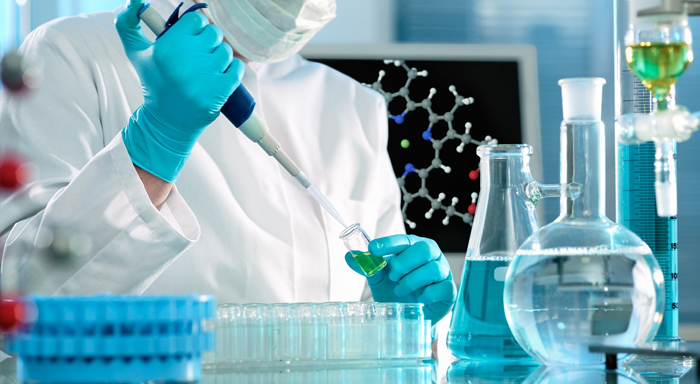 Malattie genetiche rare e Covid-19, tre bandi per i ricercatori scientifici