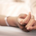 Salute, più difficoltà nelle cure per chi ha tumori e malattie cardiache