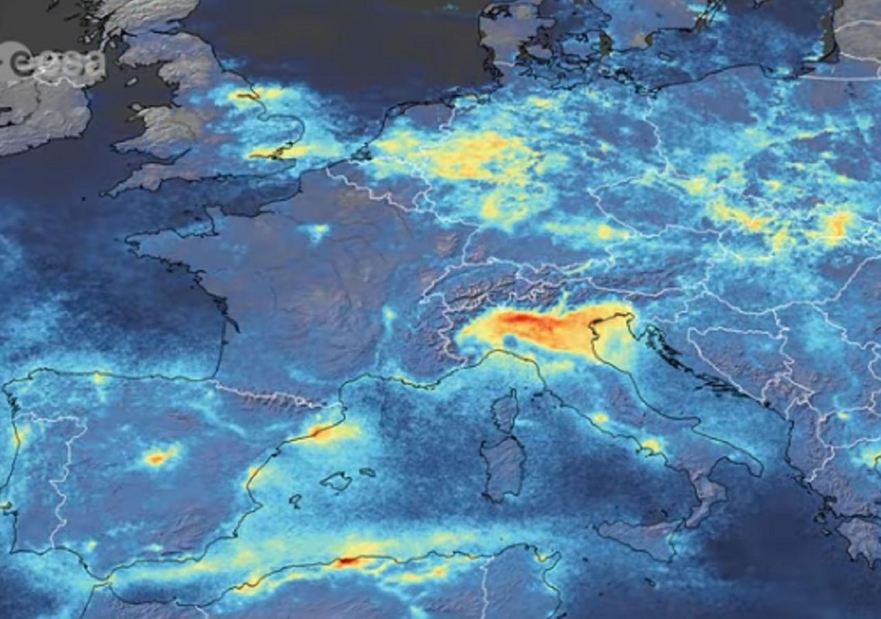 Coronavirus, quel sottile filo rosso che lega lo smog alla pandemia Coronavirus, quel sottile filo rosso che lega lo smog alla pandemia