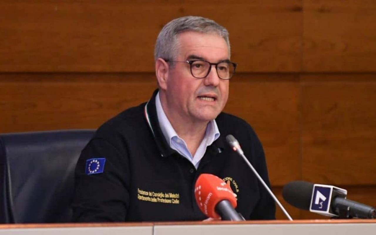 Coronavirus, adesso calano sia i decessi e sia i ricoveri