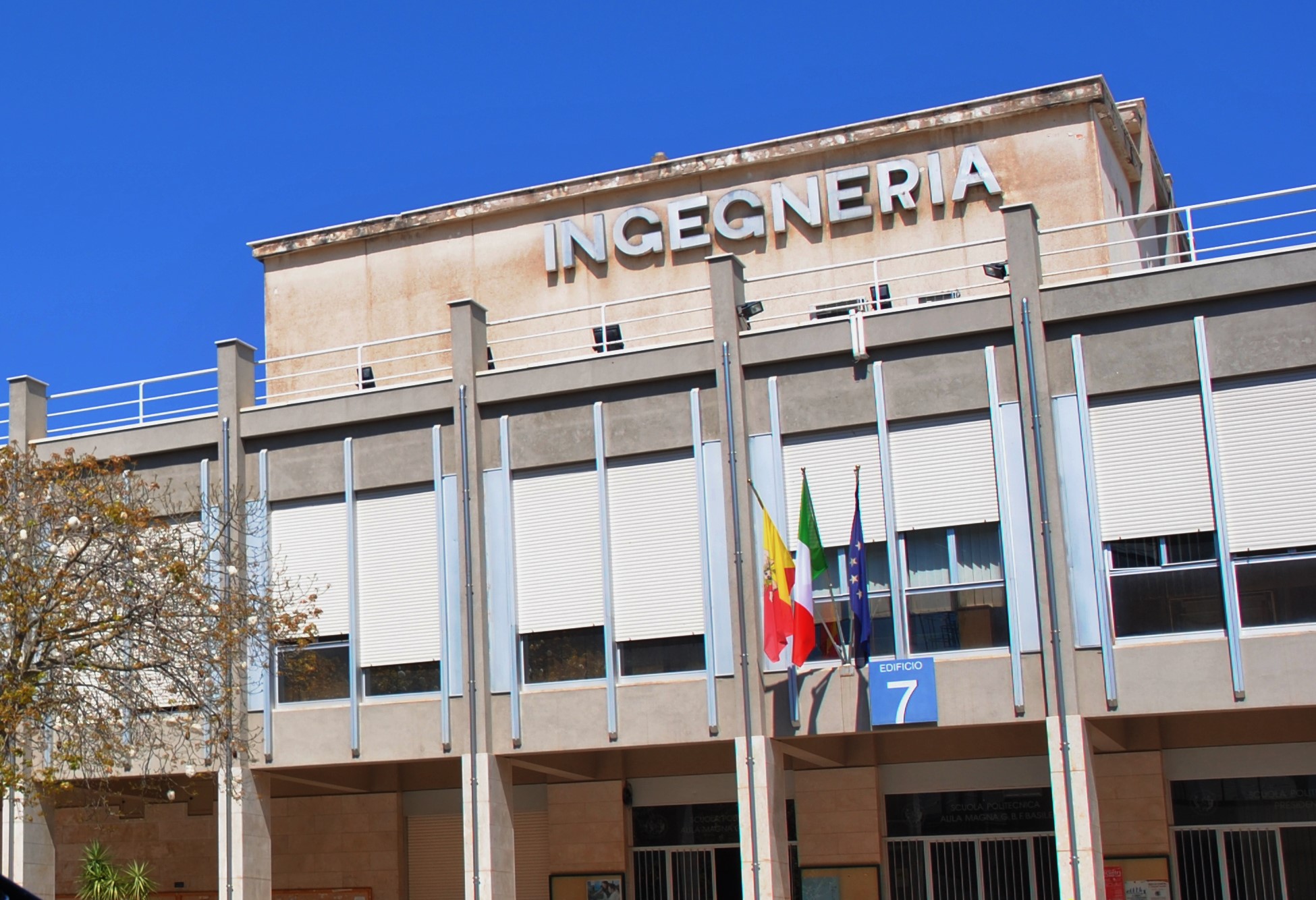 L’Università di Palermo dona mascherine e tute protettive alla Regione
