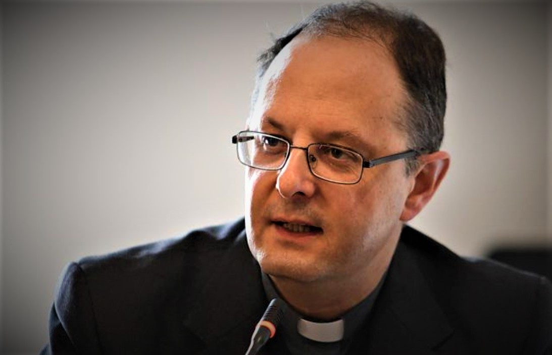 Coronavirus, la Cei tratta su matrimoni e funerali