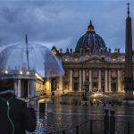 Coronavirus, il silenzio medioevale di Roma si fa libro