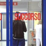 “Non si entra senza tampone”, donna abortisce in parcheggio ospedale