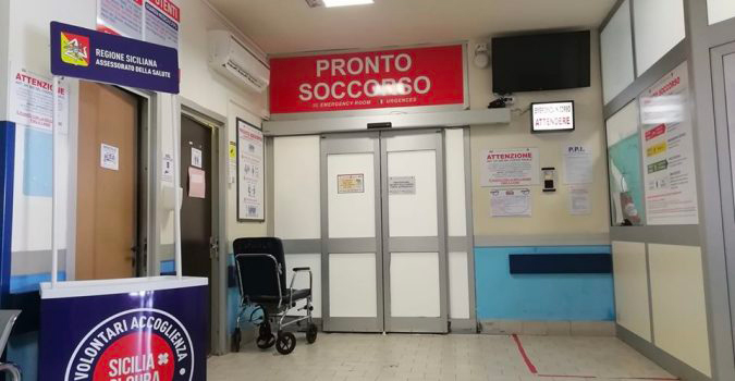 Portopalo, aggressione in Guardia medica, feriti dottore e il padre