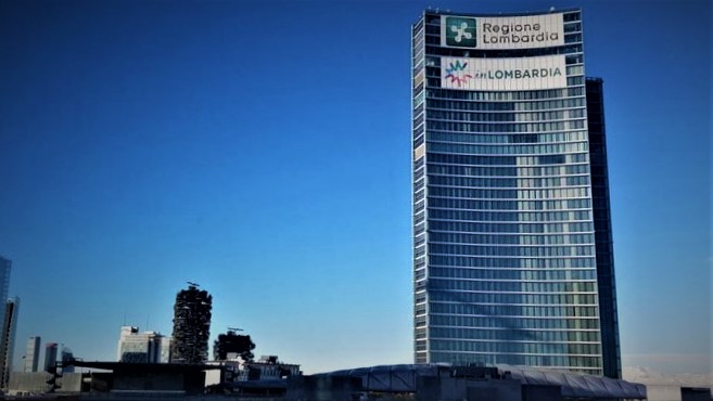 Coronavirus, la Finanza perquisisce la Regione Lombardia Coronavirus, la Finanza perquisisce la Regione Lombardia