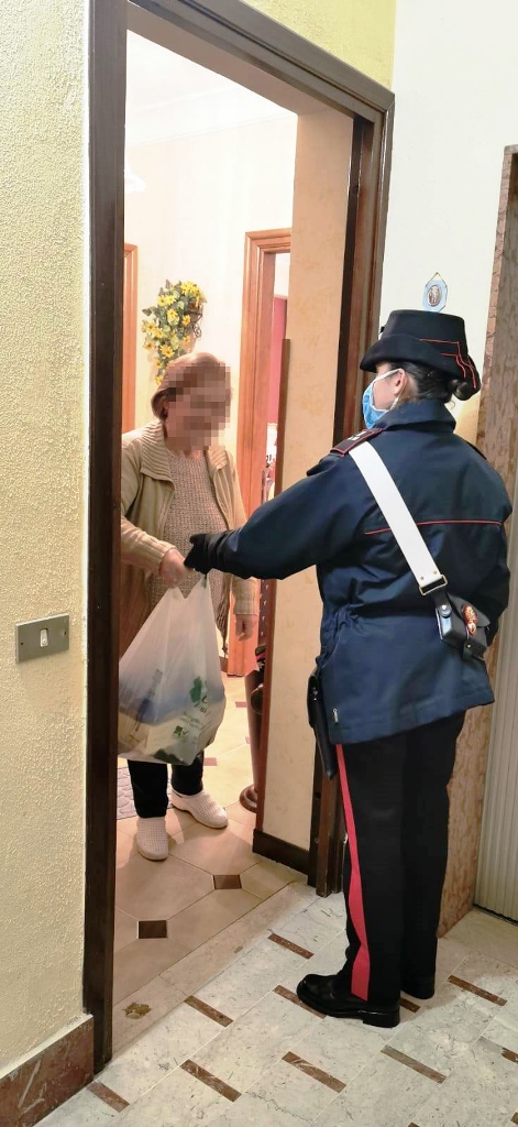 Carabinieri di Palermo a sostegno delle famiglie in difficoltà