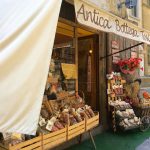 Consumi, 8,6 milioni di italiani hanno riscoperto i negozi sotto casa