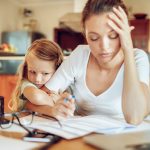 Madri e lavoratrici, un equilibrio già precario che il virus rischia di far saltare, specie al Sud