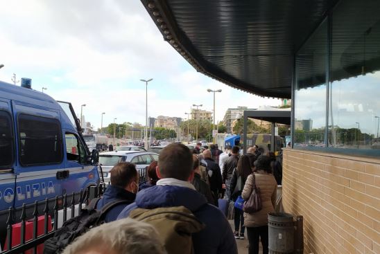 Stretto di Messina ancora nel caos, code di tre ore per raggiunere la Sicilia