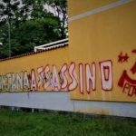 Coronavirus, su un muro “Fontana assassino”, ed è polemica