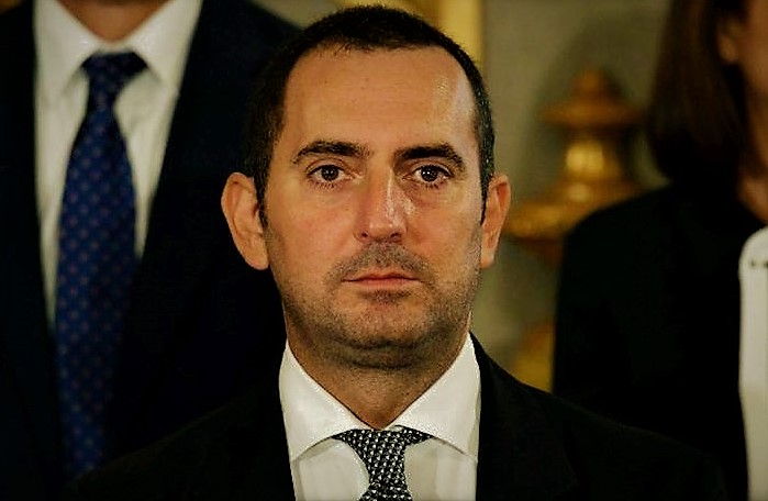 Il coming out dell’ex ministro Spadafora, “Sono omosessuale”