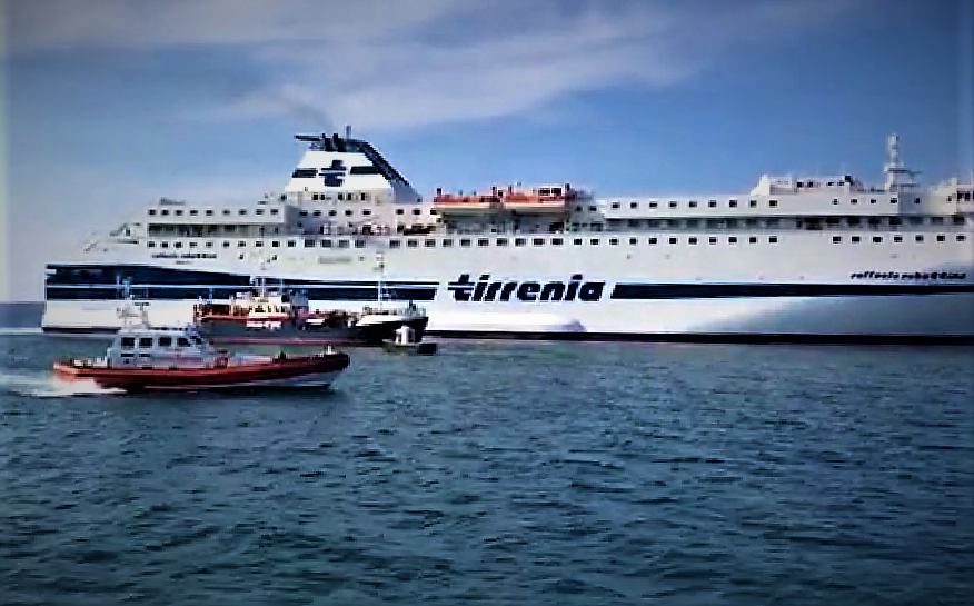 Migranti, finita la quarantena sul Rubattino Migranti, finita la quarantena sul Rubattino