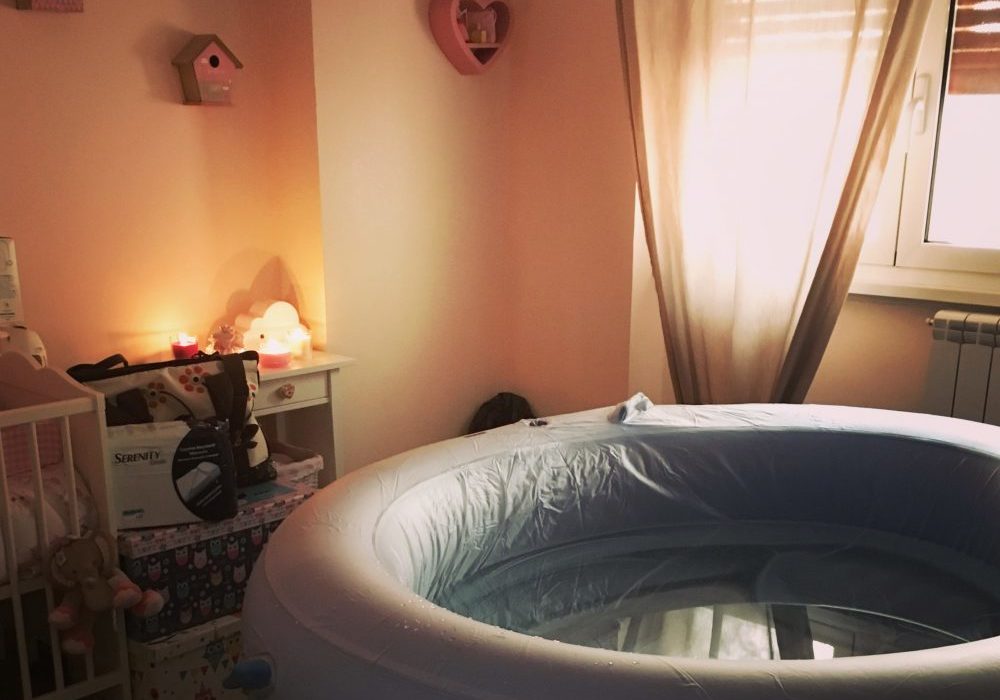 Parto in casa in aumento per paura della pandemia ma per i neonatologi l’ospedale è il posto più sicuro