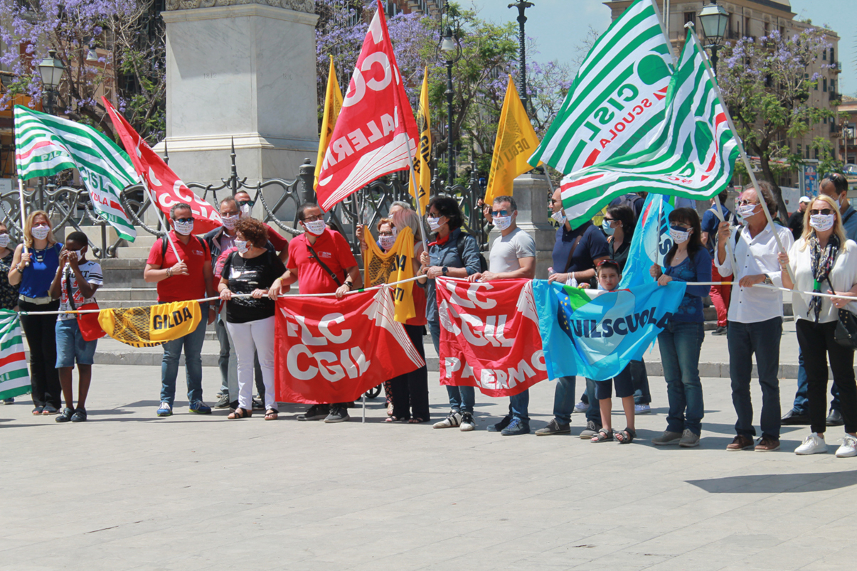 La scuola in piazza “Garanzie su ripartenza”