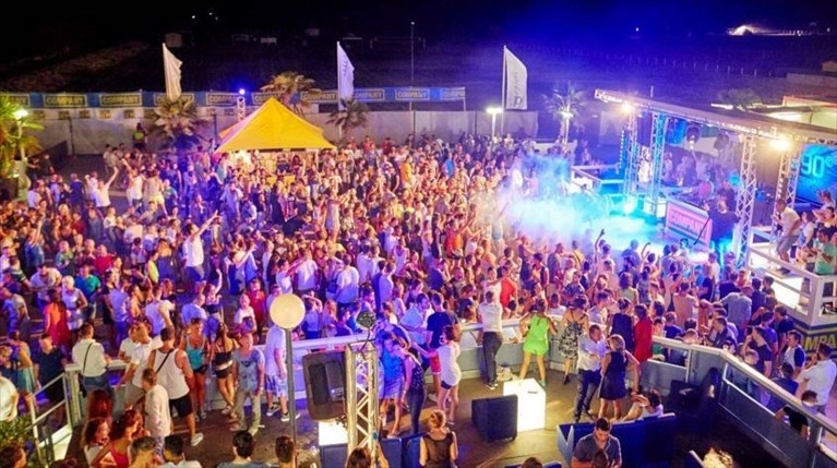 Fase 3, per discoteche e arene riapertura condizionata