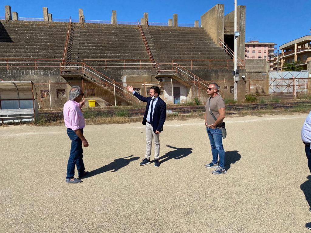 Caltagirone, “nuova linfa” a stadio e palazzetto