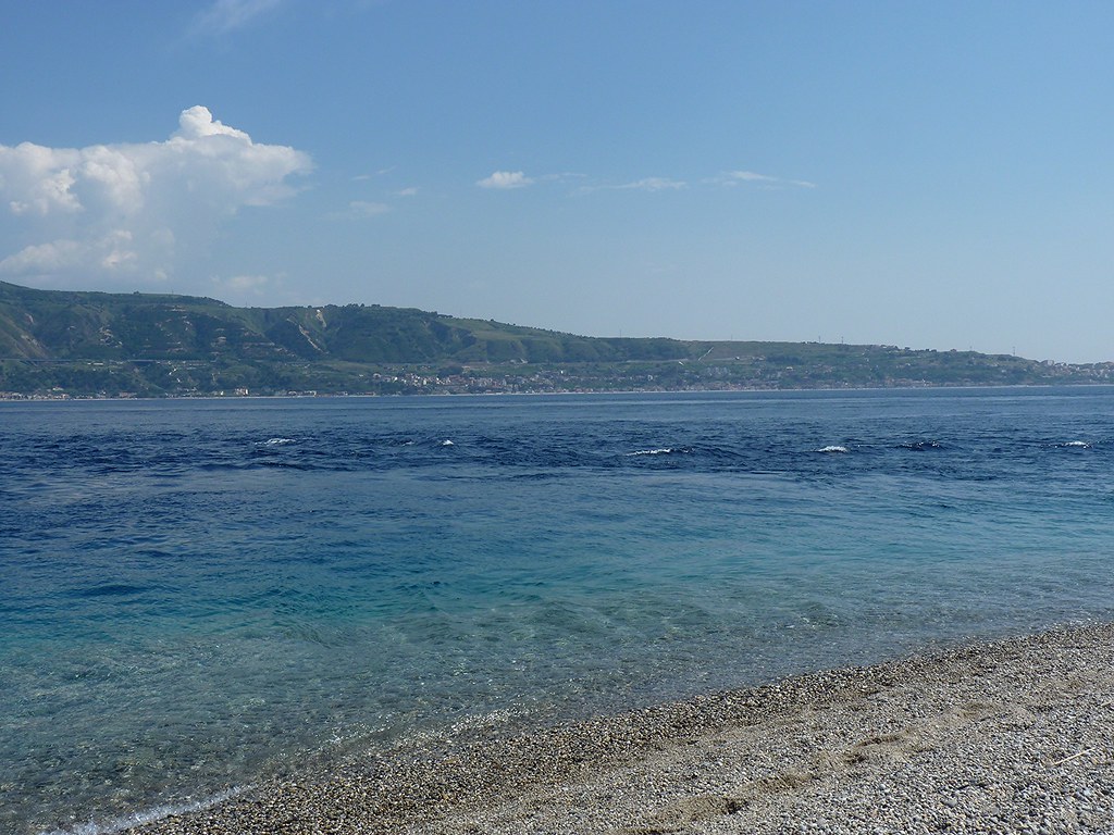 Messina, lotta alla pesca illegale a Capo Peloro