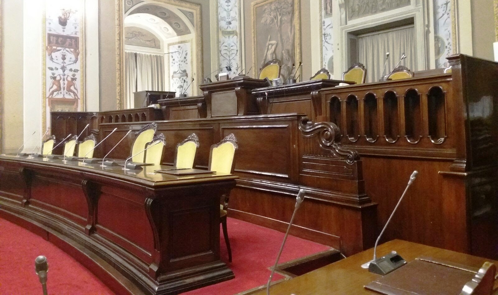 Semplificazione, i “pieni poteri” a Musumeci tormentano l’opposizione